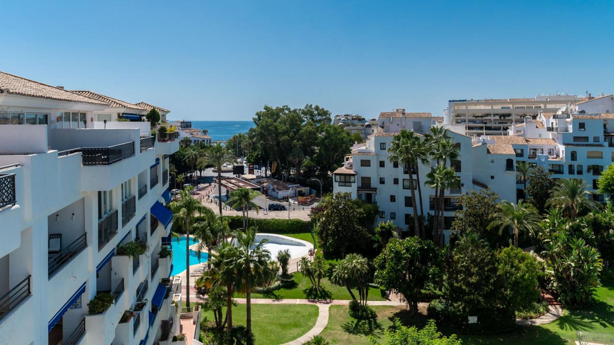 Mediterranean Dream Banus Penthouse With Seaviews *